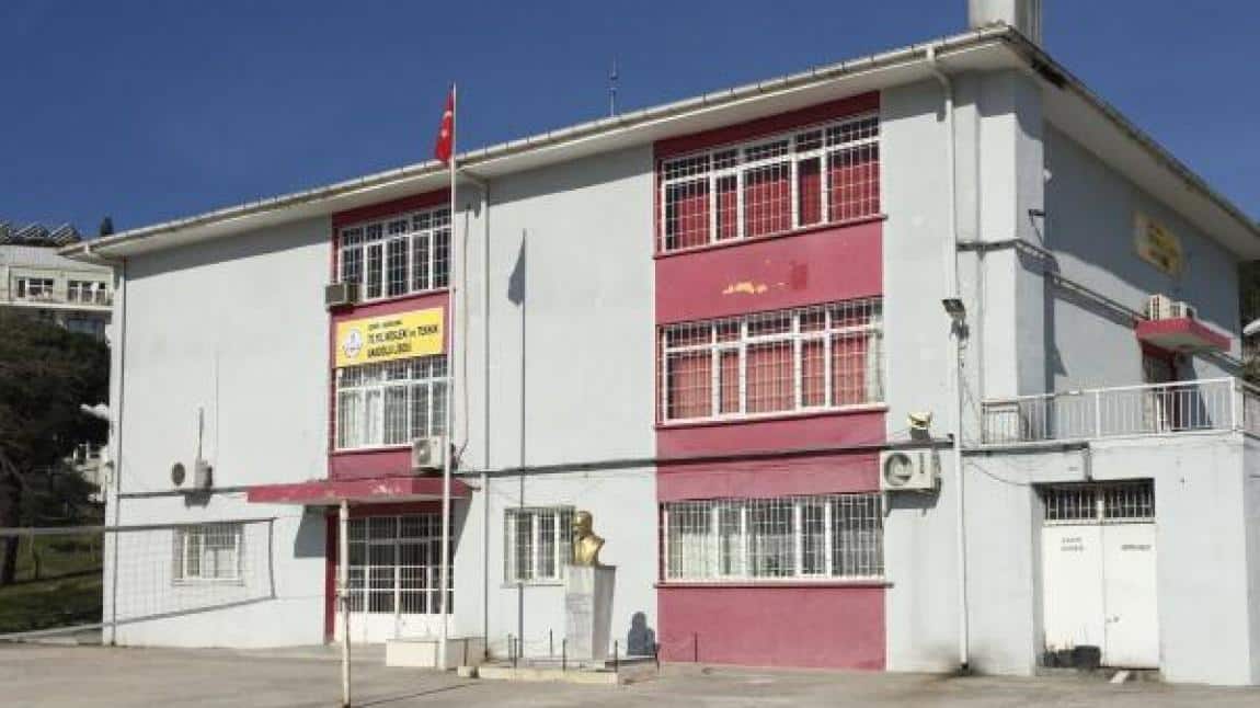 Bergama 70. Yıl Mesleki ve Teknik Anadolu Lisesi Fotoğrafı