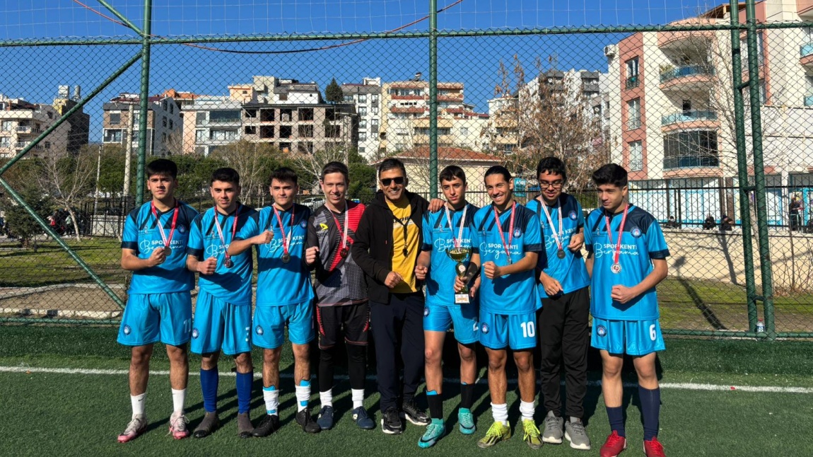 GENÇ ERKEKLER FUTSAL TURNUVASINDA OKULUMUZ İLÇE 2.Sİ OLDU